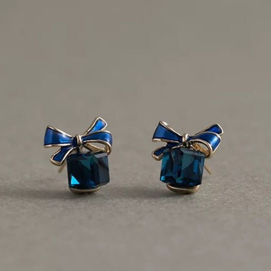 Klein Blue Elegance – Vintage Bow Stud Earrings, Minimal & Refined